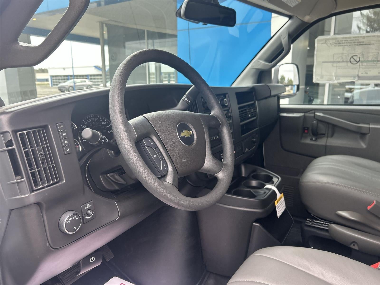 2025 Chevrolet Express Cargo WT