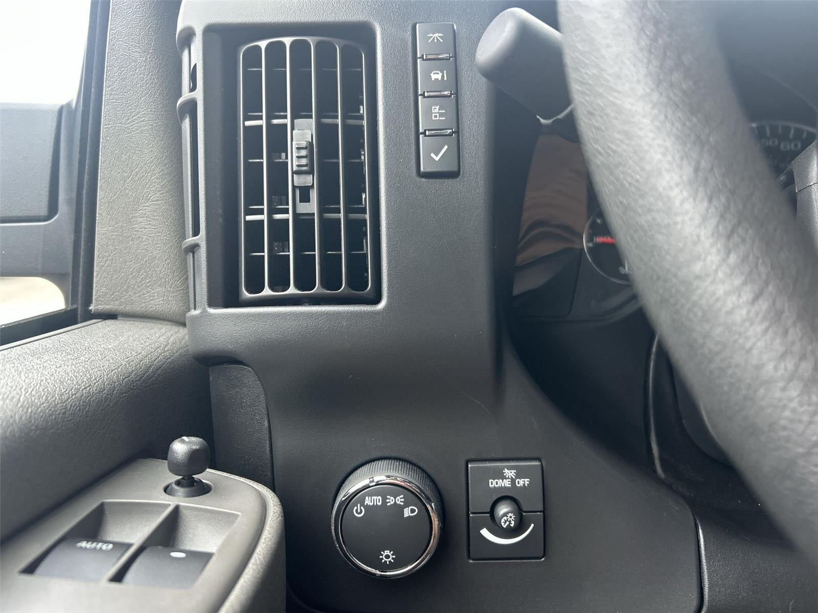 2025 Chevrolet Express Cargo WT