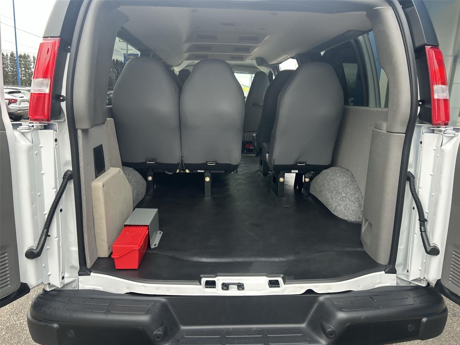 2025 Chevrolet Express Cargo WT