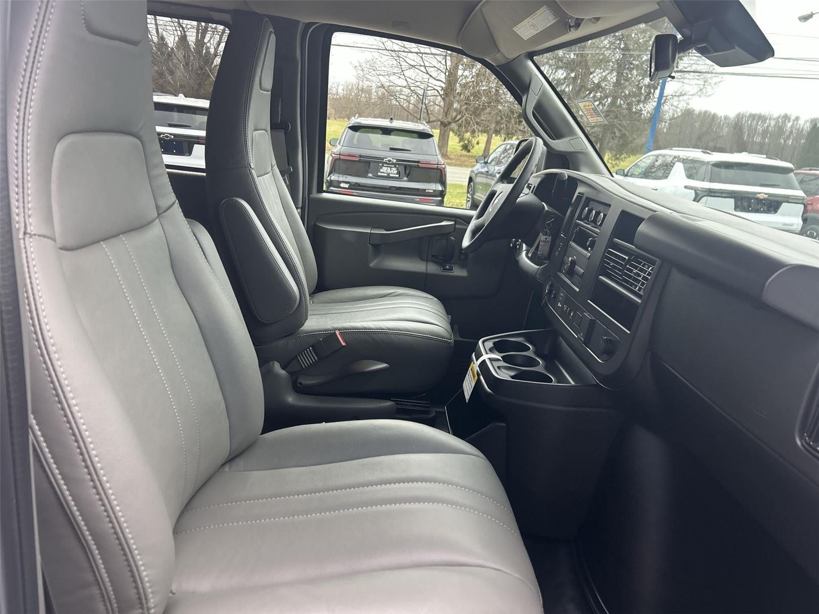 2025 Chevrolet Express Cargo WT