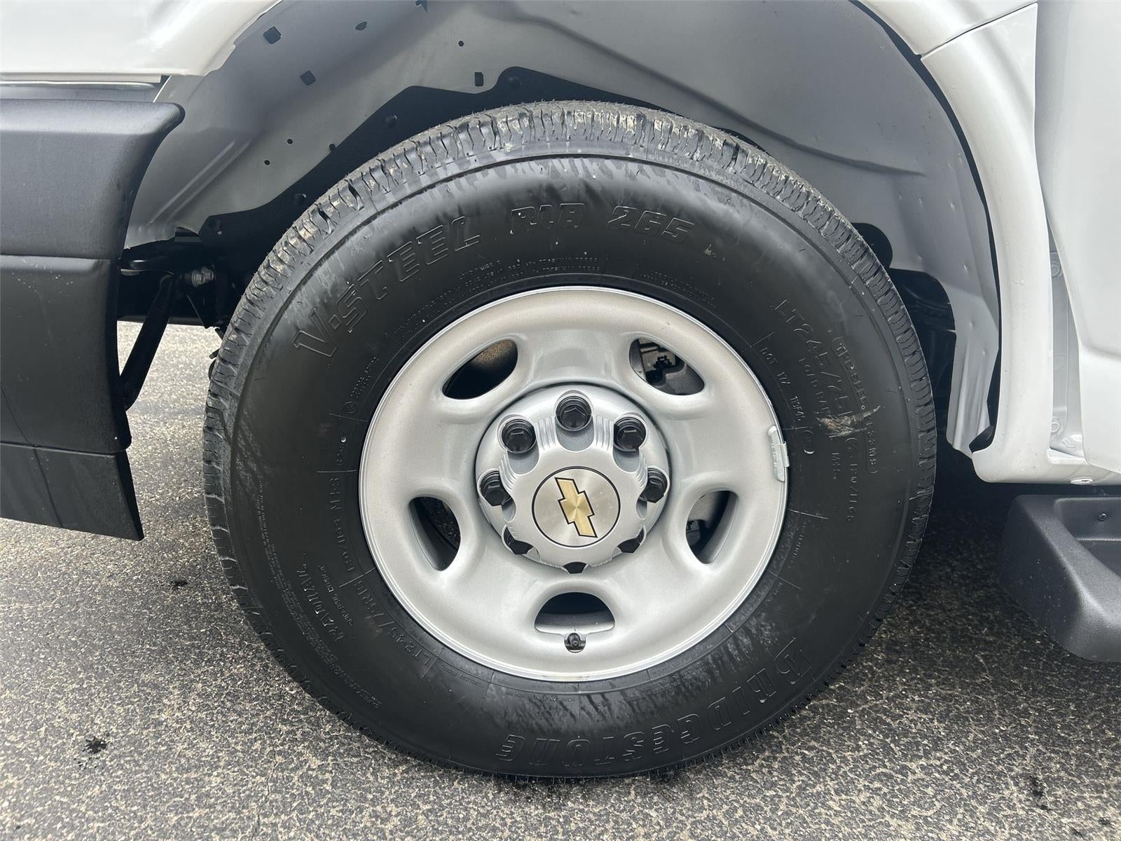 2025 Chevrolet Express Cargo WT