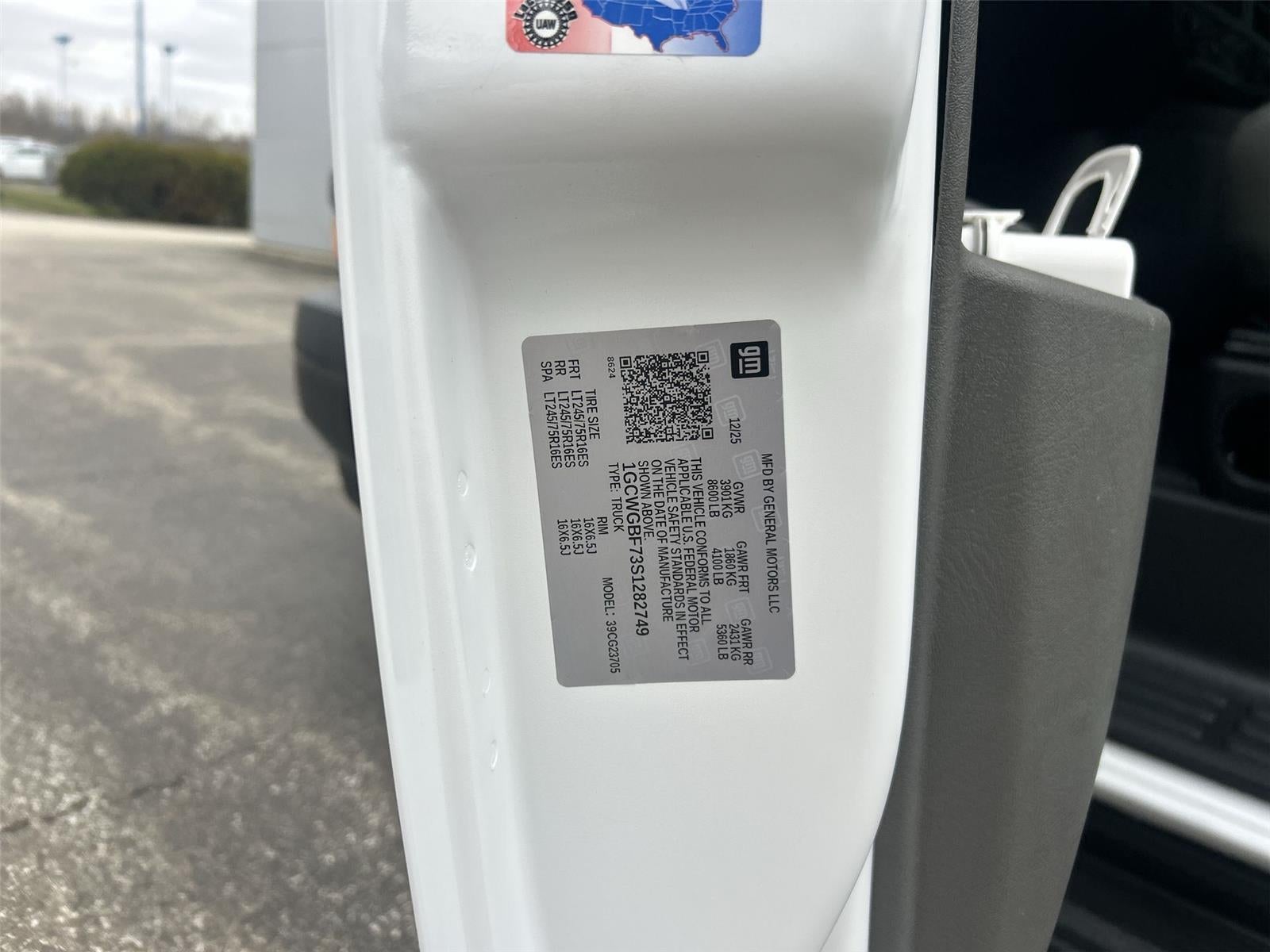 2025 Chevrolet Express Cargo WT