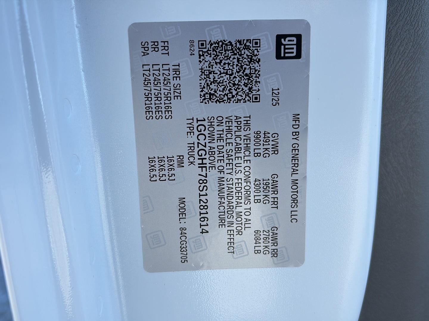 2025 Chevrolet Express Cargo 3500 WT