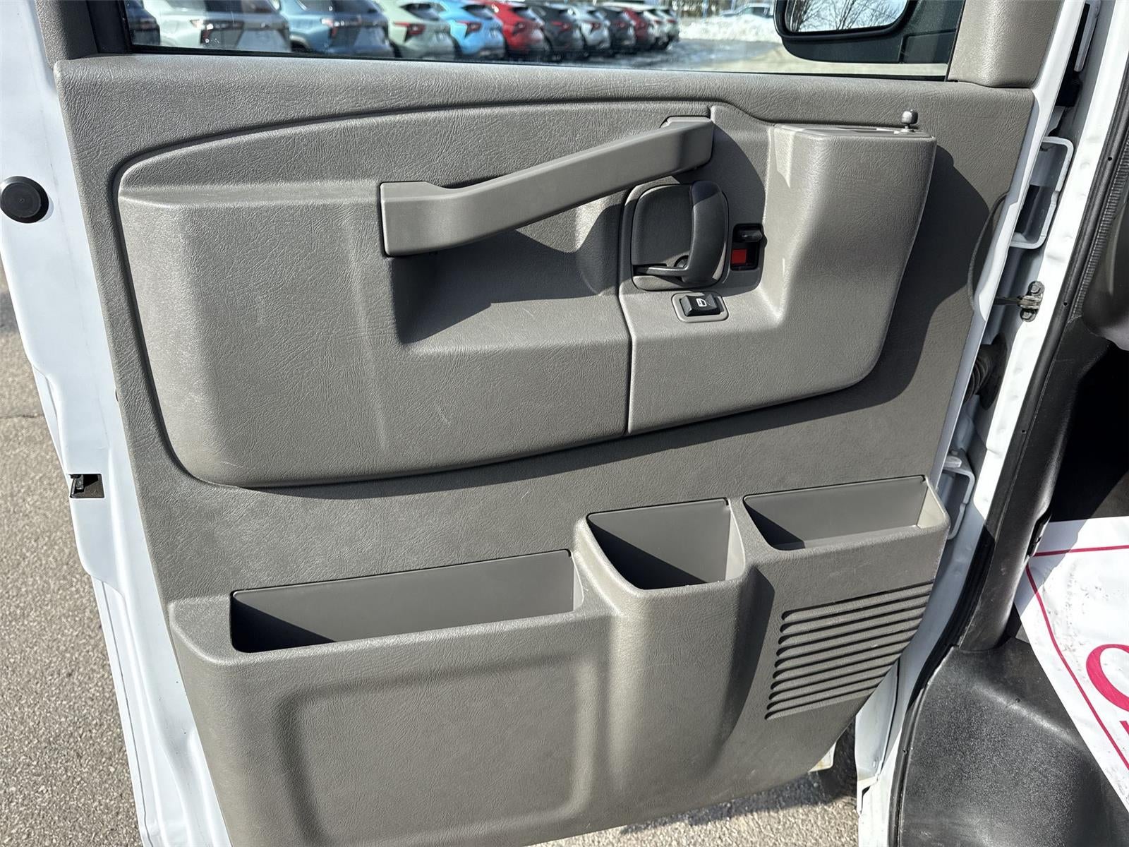 2023 GMC Savana Passenger 3500 LS