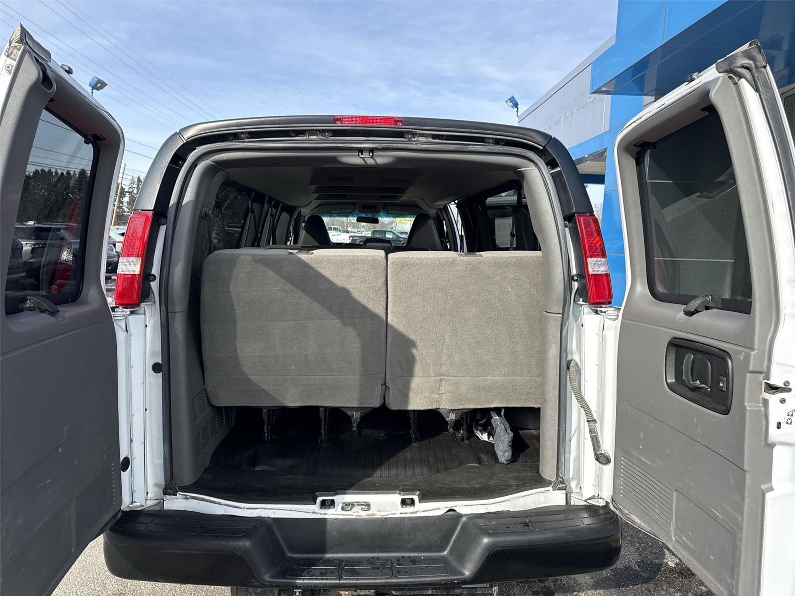 2023 GMC Savana Passenger 3500 LS