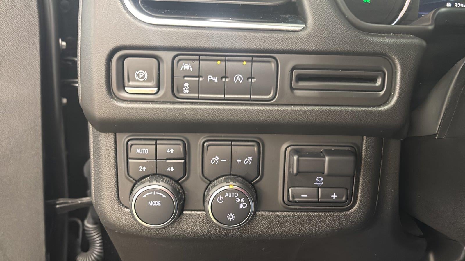 2024 Chevrolet Suburban LS
