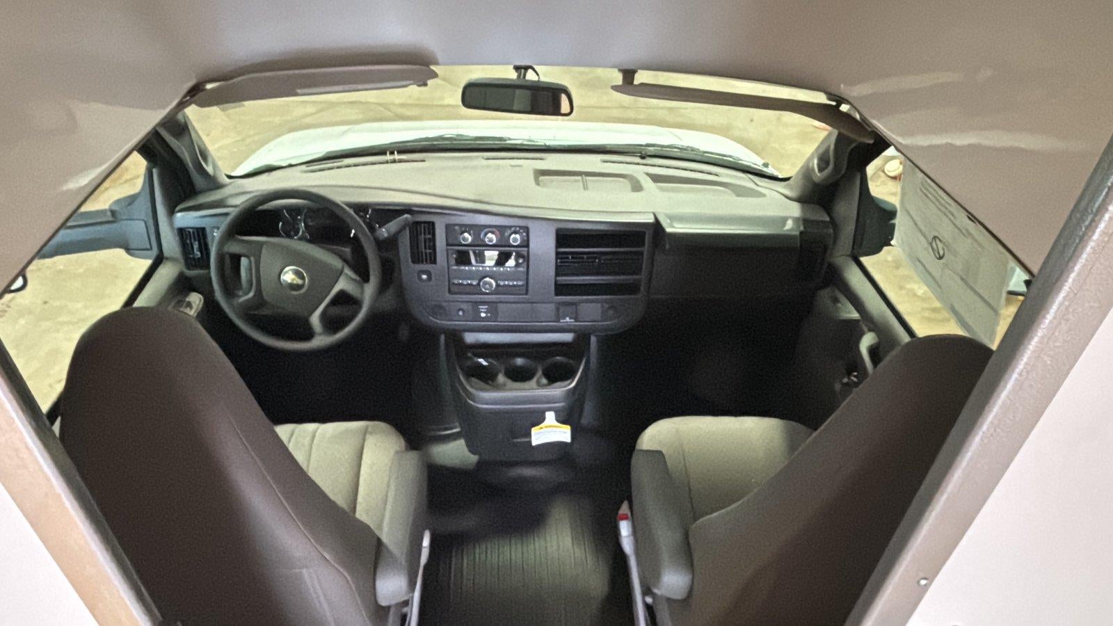 2026 Chevrolet Express Cutaway 3500 1WT