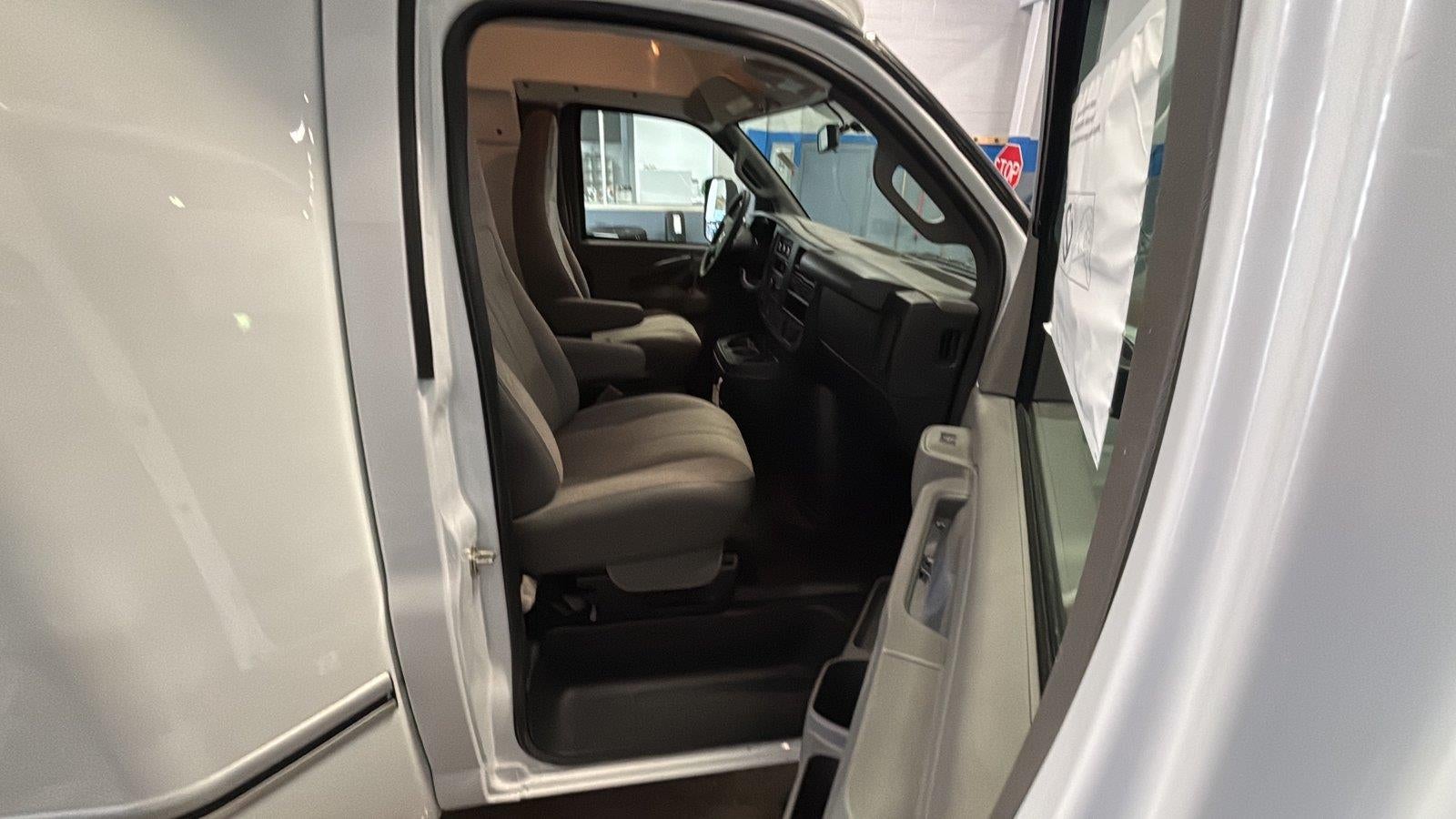2026 Chevrolet Express Cutaway 3500 1WT