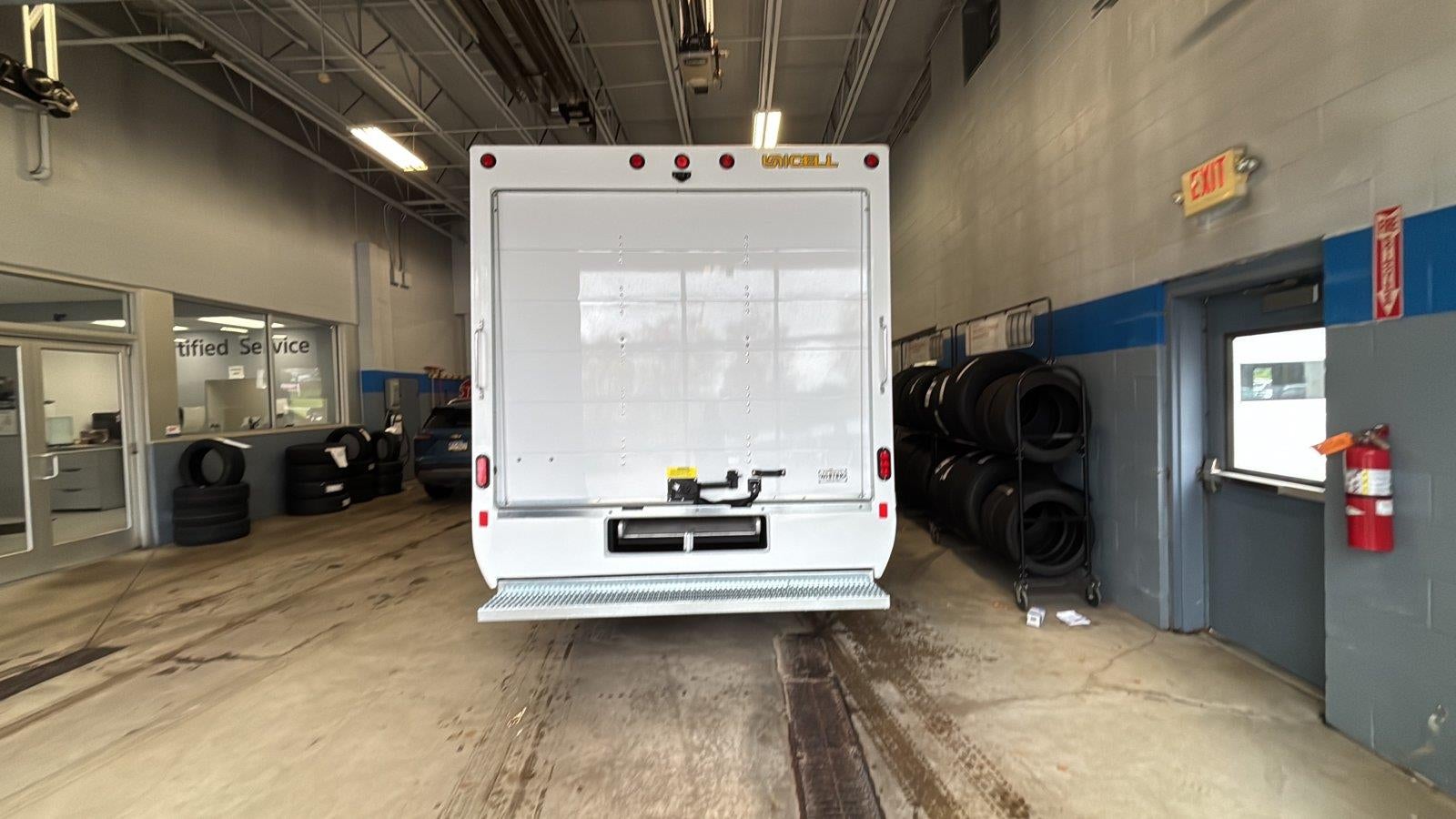 2026 Chevrolet Express Cutaway 3500 1WT