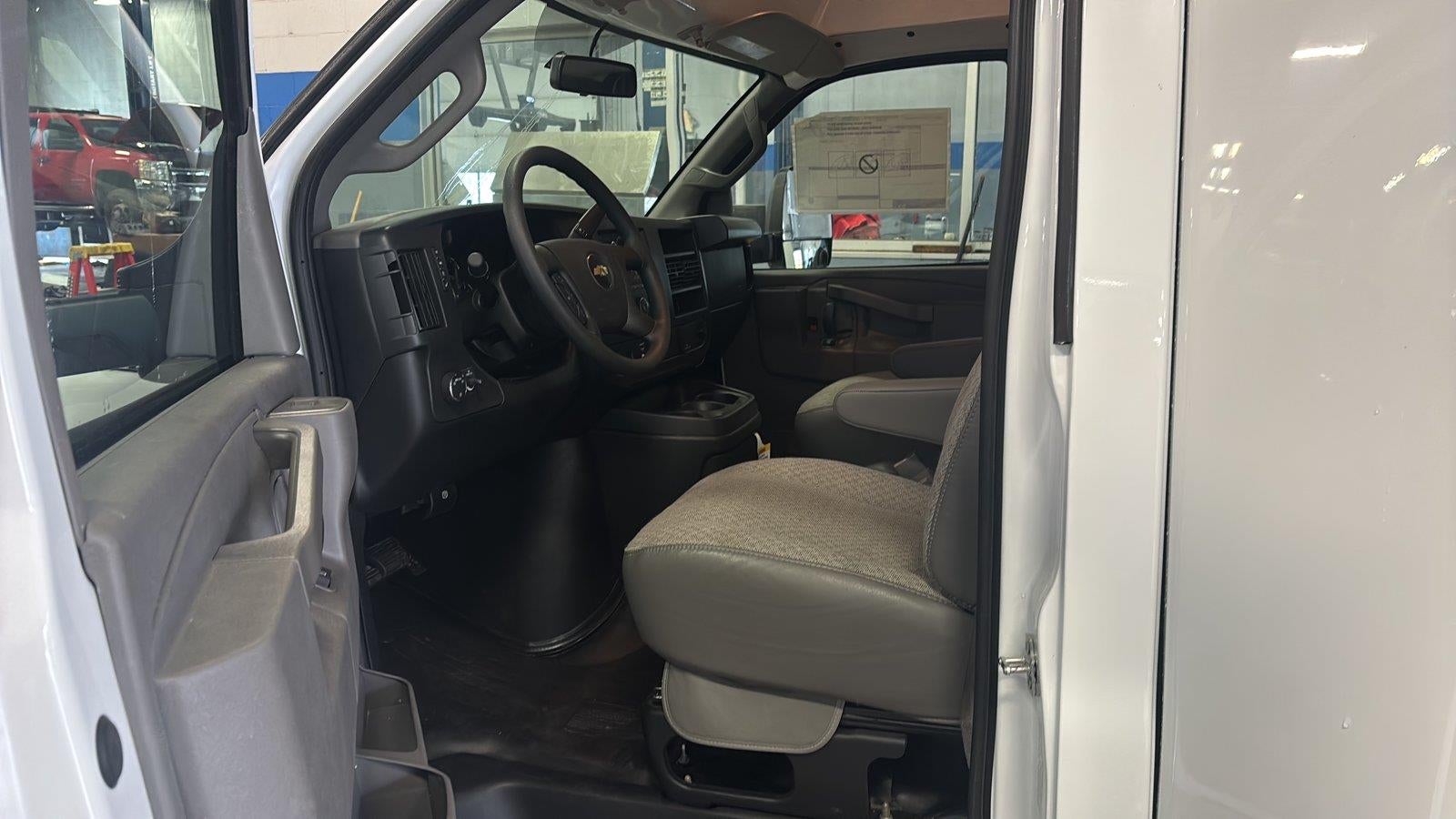 2026 Chevrolet Express Cutaway 3500 1WT