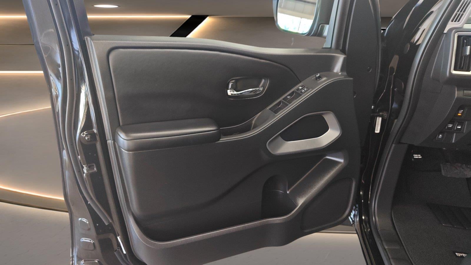 2025 Nissan Frontier Crew Cab SV 4x4